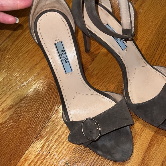 Authentic Prada heels - Picture 2 of 7